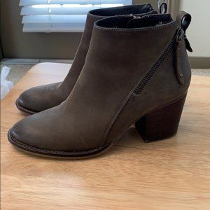EUC Blondo Waterproof Ankle Booties 7.5M